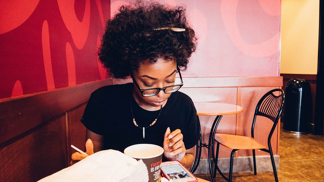 Woman scrolling on Poshmark on her phone